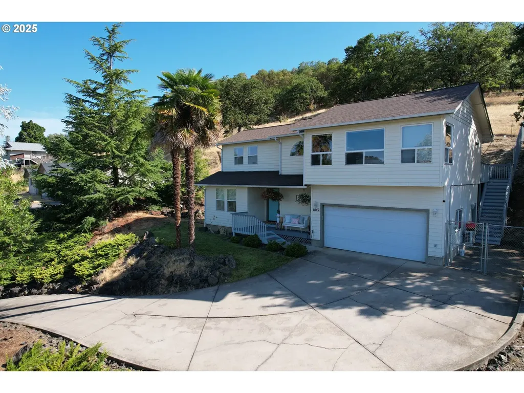 1849 NE Todd Street Roseburg OR 97470