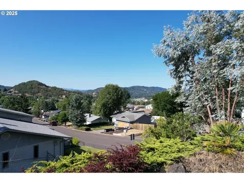 1849 NE Todd Street Roseburg OR 97470