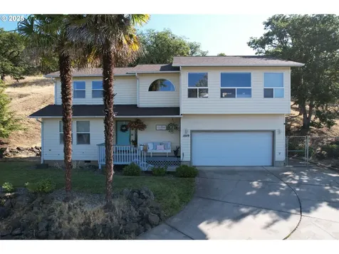 1849 NE Todd Street Roseburg OR 97470