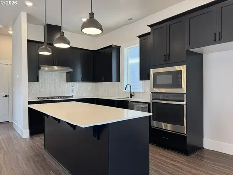 16894 SW Cairn Lane King City OR 97140