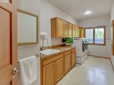 2061 Bay Meadows Drive West Linn OR 97068