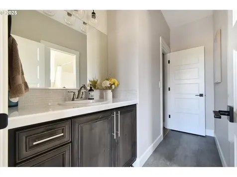 12915 NE 55th Avenue Vancouver WA 98686