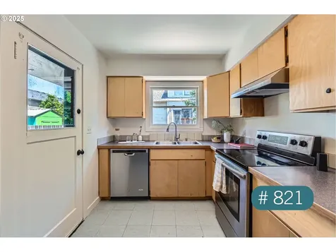 815/821 NE Holman Street Portland OR 97211