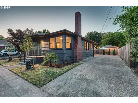 815/821 NE Holman Street Portland OR 97211