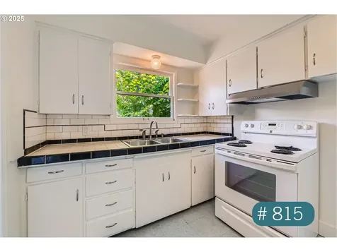 815/821 NE Holman Street Portland OR 97211