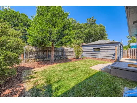 815/821 NE Holman Street Portland OR 97211