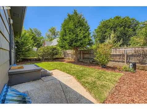 815/821 NE Holman Street Portland OR 97211