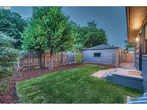 815/821 NE Holman Street Portland OR 97211
