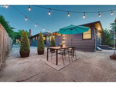 815/821 NE Holman Street Portland OR 97211