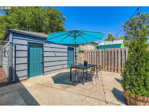 815/821 NE Holman Street Portland OR 97211