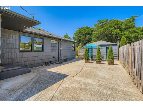 815/821 NE Holman Street Portland OR 97211