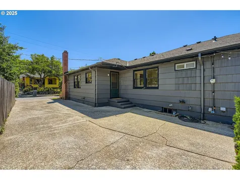 815/821 NE Holman Street Portland OR 97211