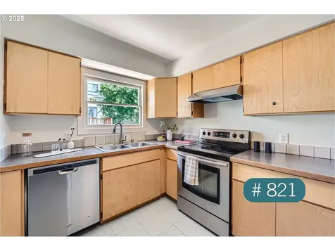 815/821 NE Holman Street Portland OR 97211