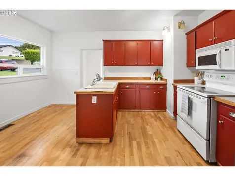 886 Florence Avenue Astoria OR 97103