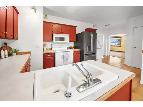 886 Florence Avenue Astoria OR 97103