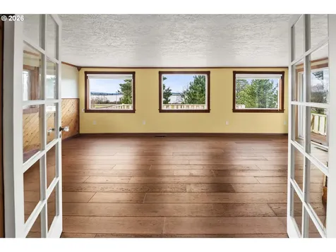 886 Florence Avenue Astoria OR 97103