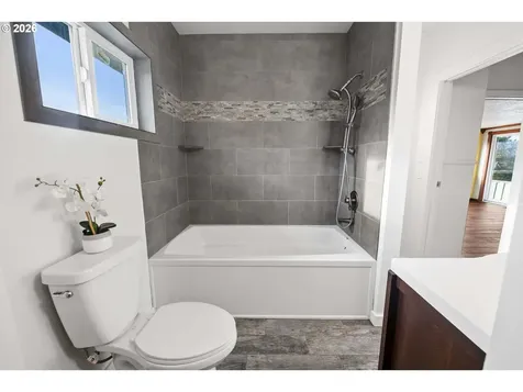 886 Florence Avenue Astoria OR 97103