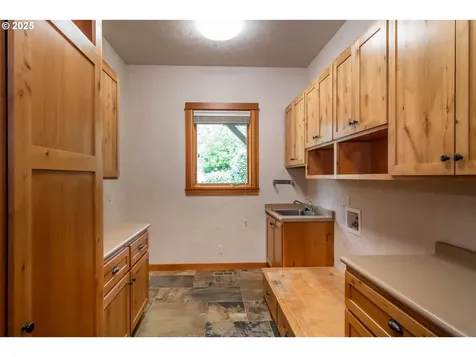 14585 North Bank Road Roseburg OR 97470