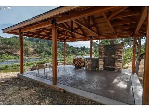 14585 North Bank Road Roseburg OR 97470