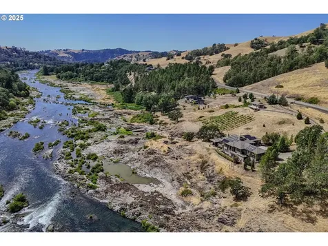 14585 North Bank Road Roseburg OR 97470