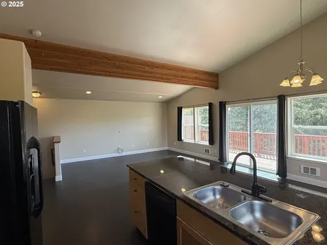 2389 Brooklyn Drive Coos Bay OR 97420