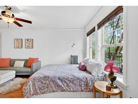 709 SW 16th Avenue Portland OR 97205