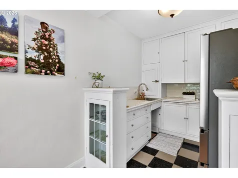 709 SW 16th Avenue Portland OR 97205