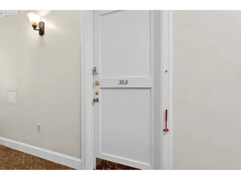 709 SW 16th Avenue Portland OR 97205