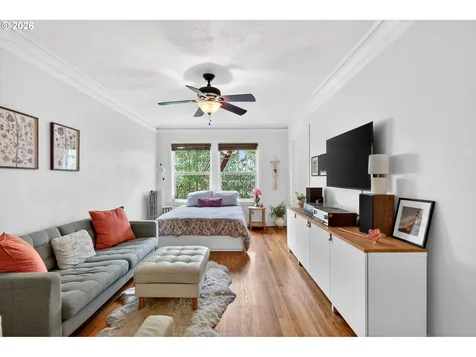 709 SW 16th Avenue Portland OR 97205