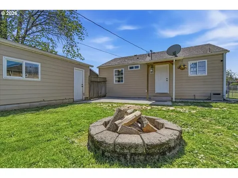 3042 Field Street Longview WA 98632