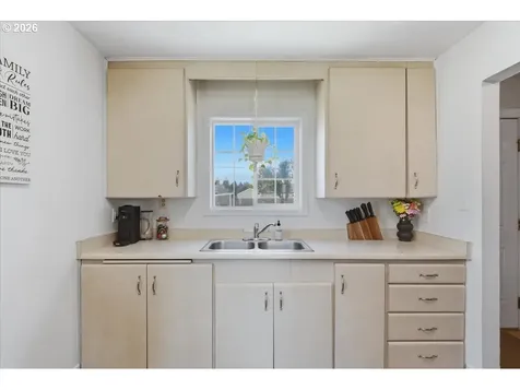 3042 Field Street Longview WA 98632