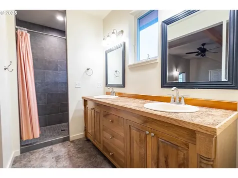 69717 Antles Lane Cove OR 97824