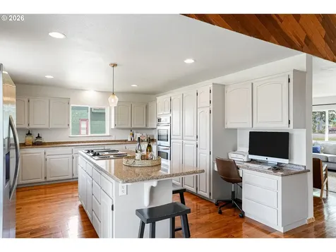 2395 88th Avenue NE Salem OR 97305