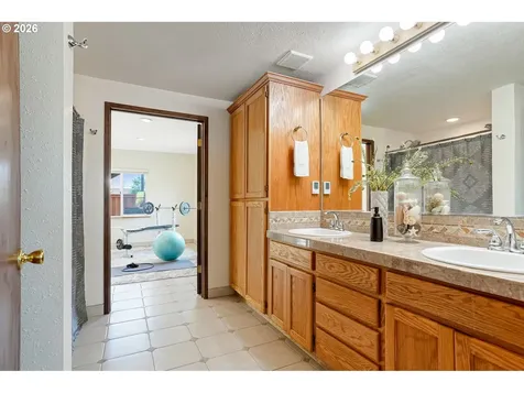 2395 88th Avenue NE Salem OR 97305