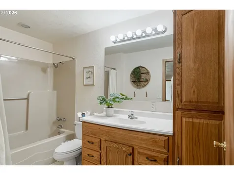 2395 88th Avenue NE Salem OR 97305