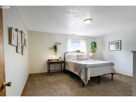 2395 88th Avenue NE Salem OR 97305