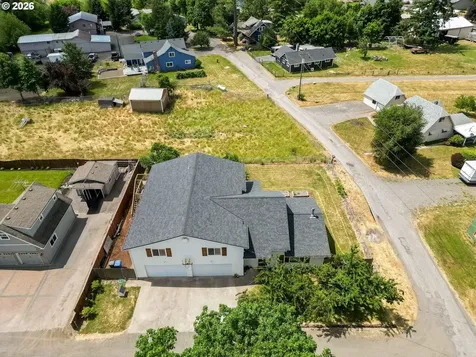 2395 88th Avenue NE Salem OR 97305