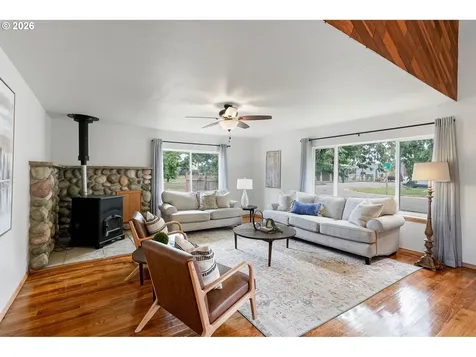 2395 88th Avenue NE Salem OR 97305