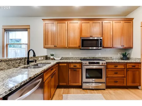 1115 W 28th Avenue Eugene OR 97405