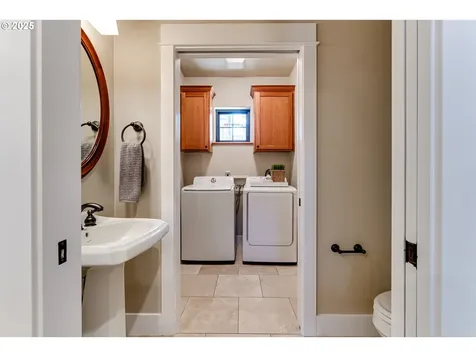 1115 W 28th Avenue Eugene OR 97405