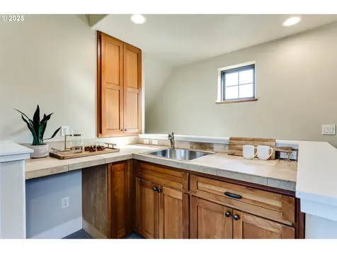 1115 W 28th Avenue Eugene OR 97405