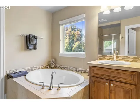 1075 Epperly Way West Linn OR 97068