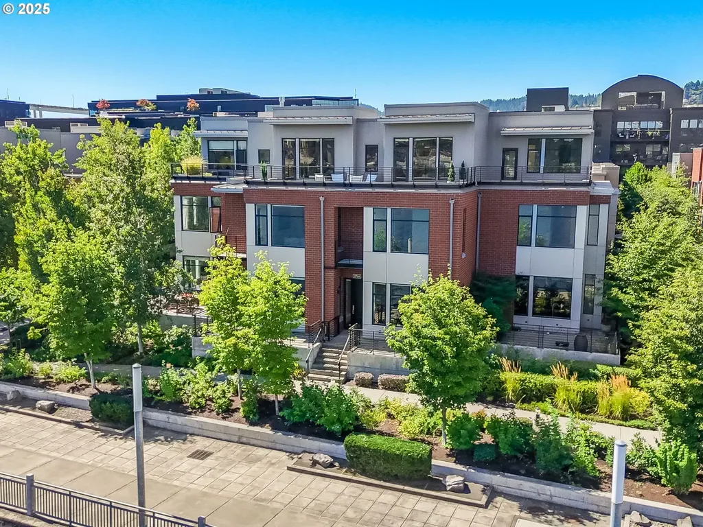 1714 NW Riverscape Street Portland OR 97209