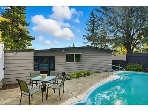7323 SW 4th Avenue Portland OR 97219