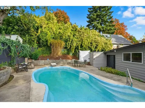 7323 SW 4th Avenue Portland OR 97219