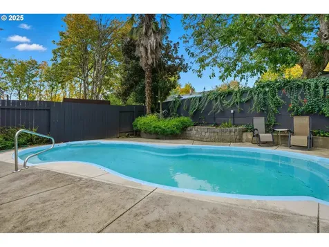 7323 SW 4th Avenue Portland OR 97219