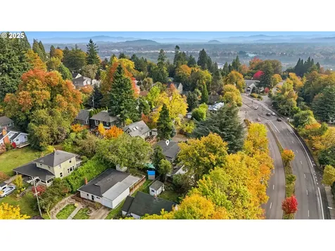 7323 SW 4th Avenue Portland OR 97219