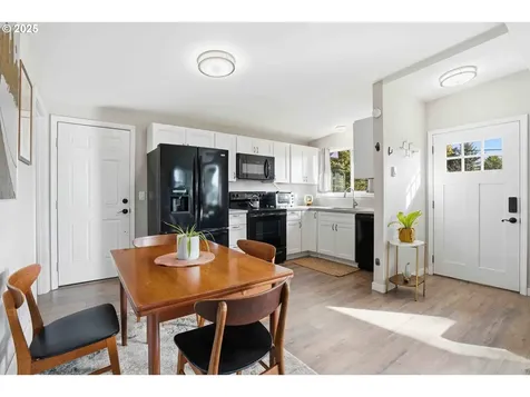 7323 SW 4th Avenue Portland OR 97219
