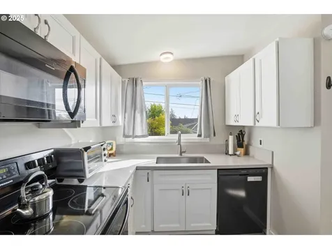 7323 SW 4th Avenue Portland OR 97219