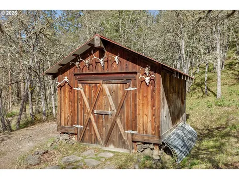 2215 Pine Oak Road Mosier OR 97040